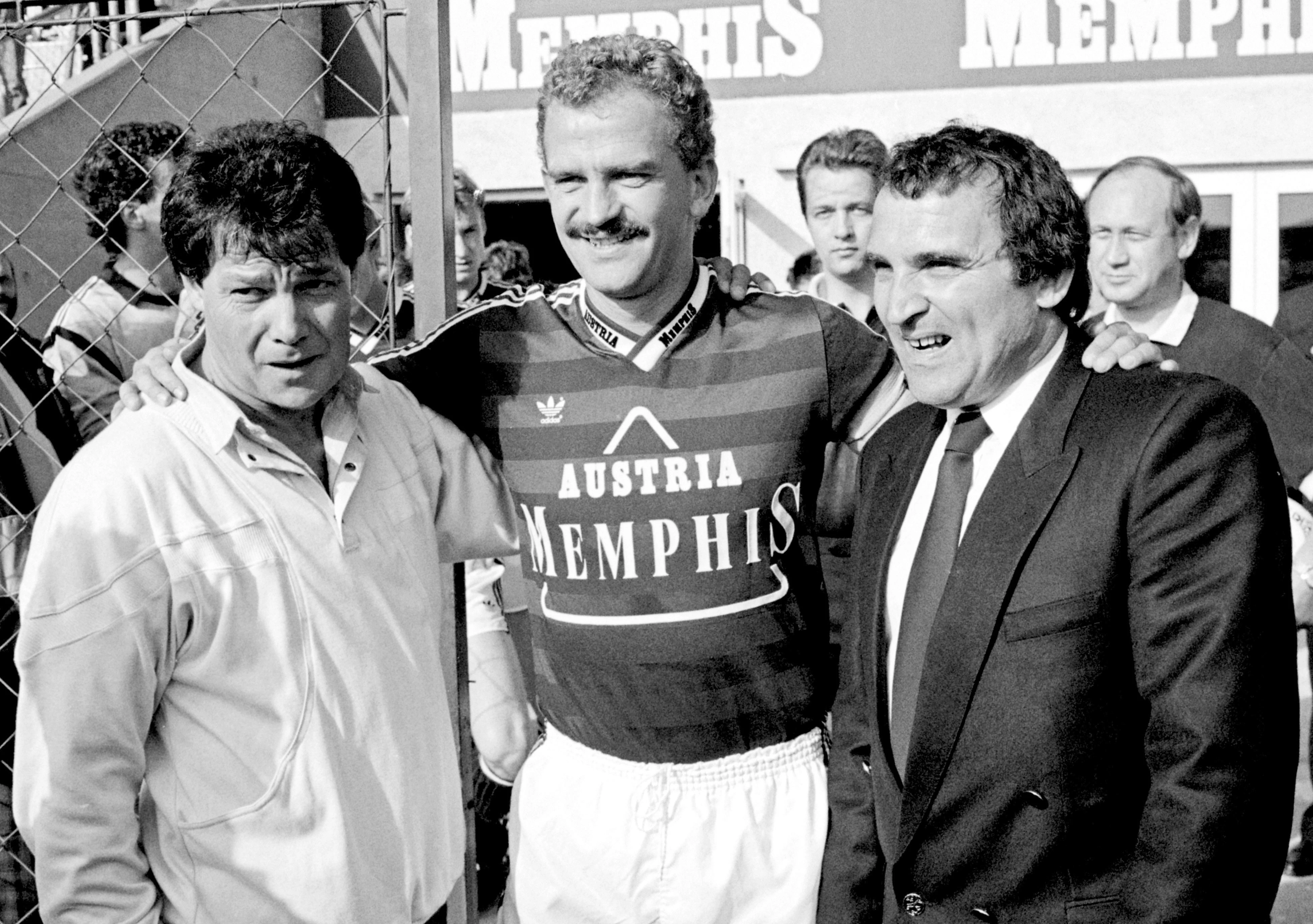 Julio Morales (rechts) 1988 gemeinsam mit Herbert Prohaska (Mitte) und Alberto Martinez.