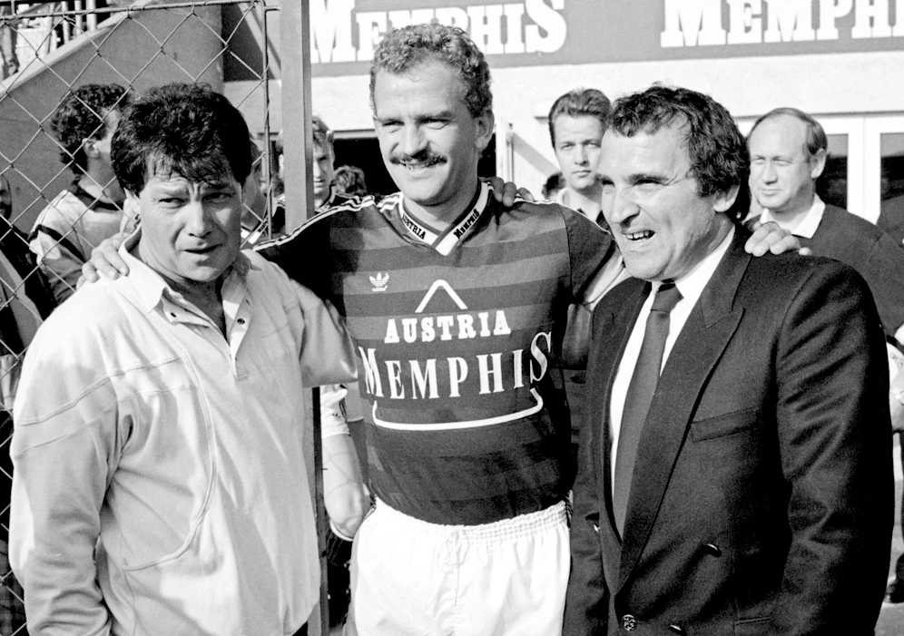 Julio Morales (rechts) 1988 gemeinsam mit Herbert Prohaska (Mitte) und Alberto Martinez.