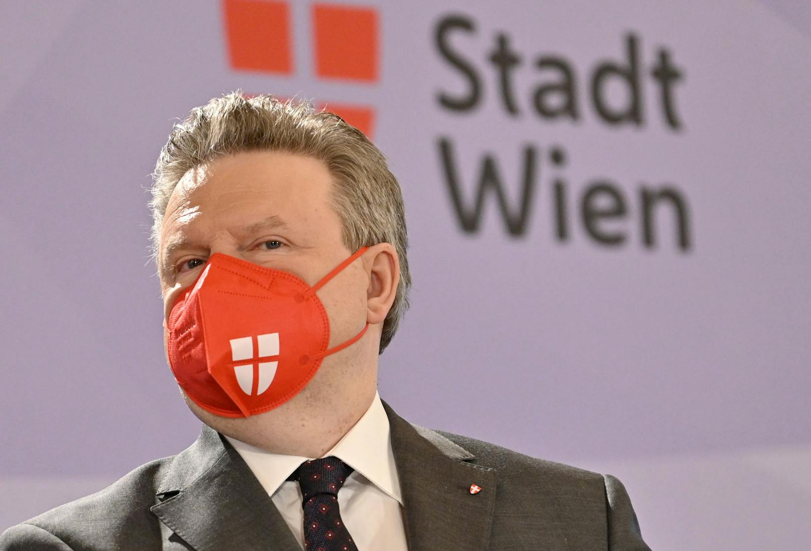 Michael Ludwig (SPÖ) setzt weiterhin auf Maske in den Öffis. In den nächsten Tagen sollen vertiefende Gespräche mit Experten stattfinden.