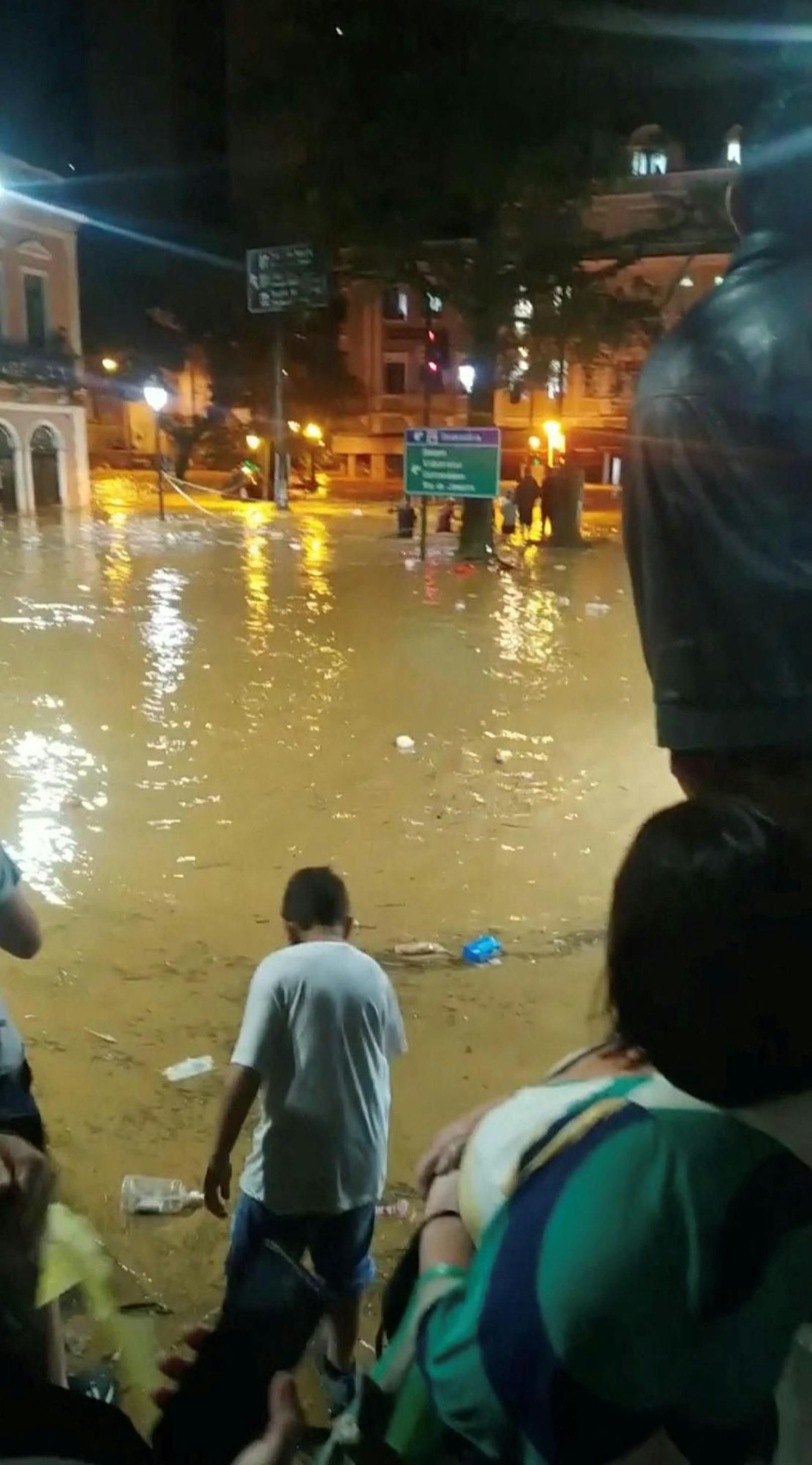 Starker Regen  in den Bergen hinter Rio de Janeiro führte zu Erdrutschen und Überschwemmungen. Mindestens 23 Menschen kamen ums Leben.