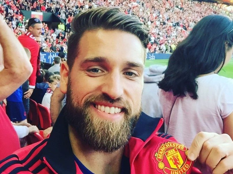 Florian Koppler ist Fußballfan (hier in Old Trafford), postet in seinem offenen Instagram-Profil regelmäßig aus seinem Leben.