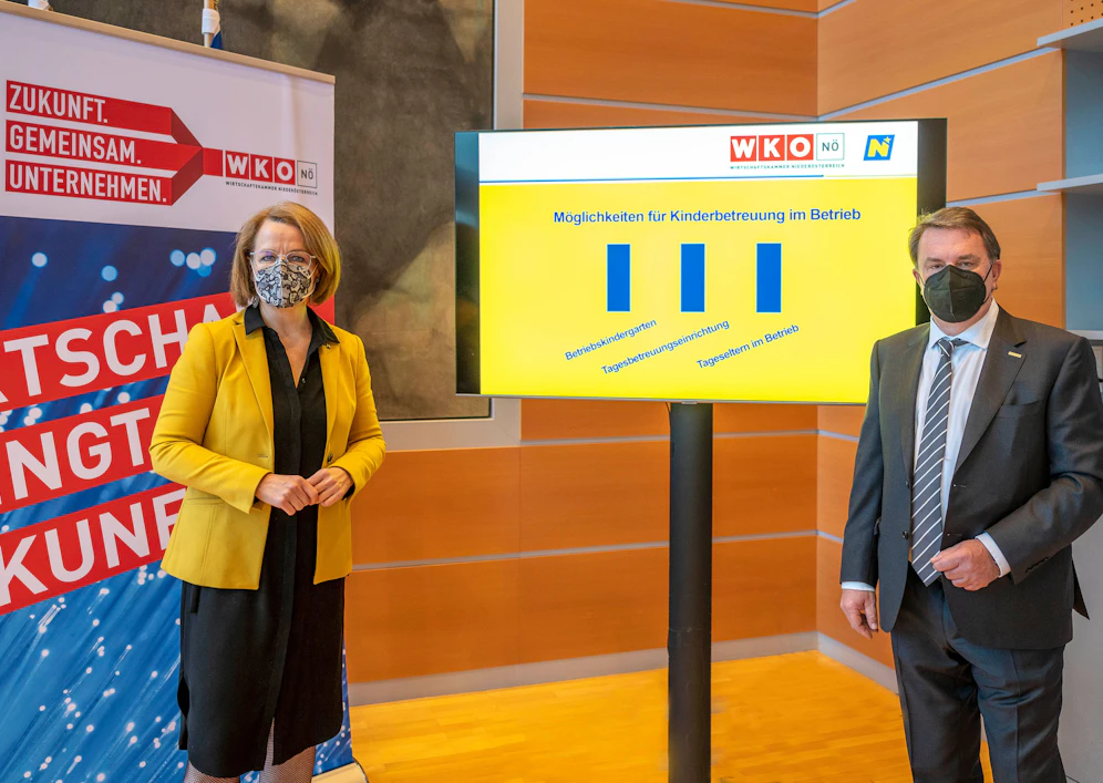 Teschl-Hofmeister und Ecker bei der Pressekonferenz