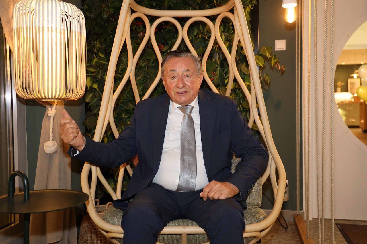 Heute.at - Eklat im Marchfelderhof – Richard Lugner mittendrin