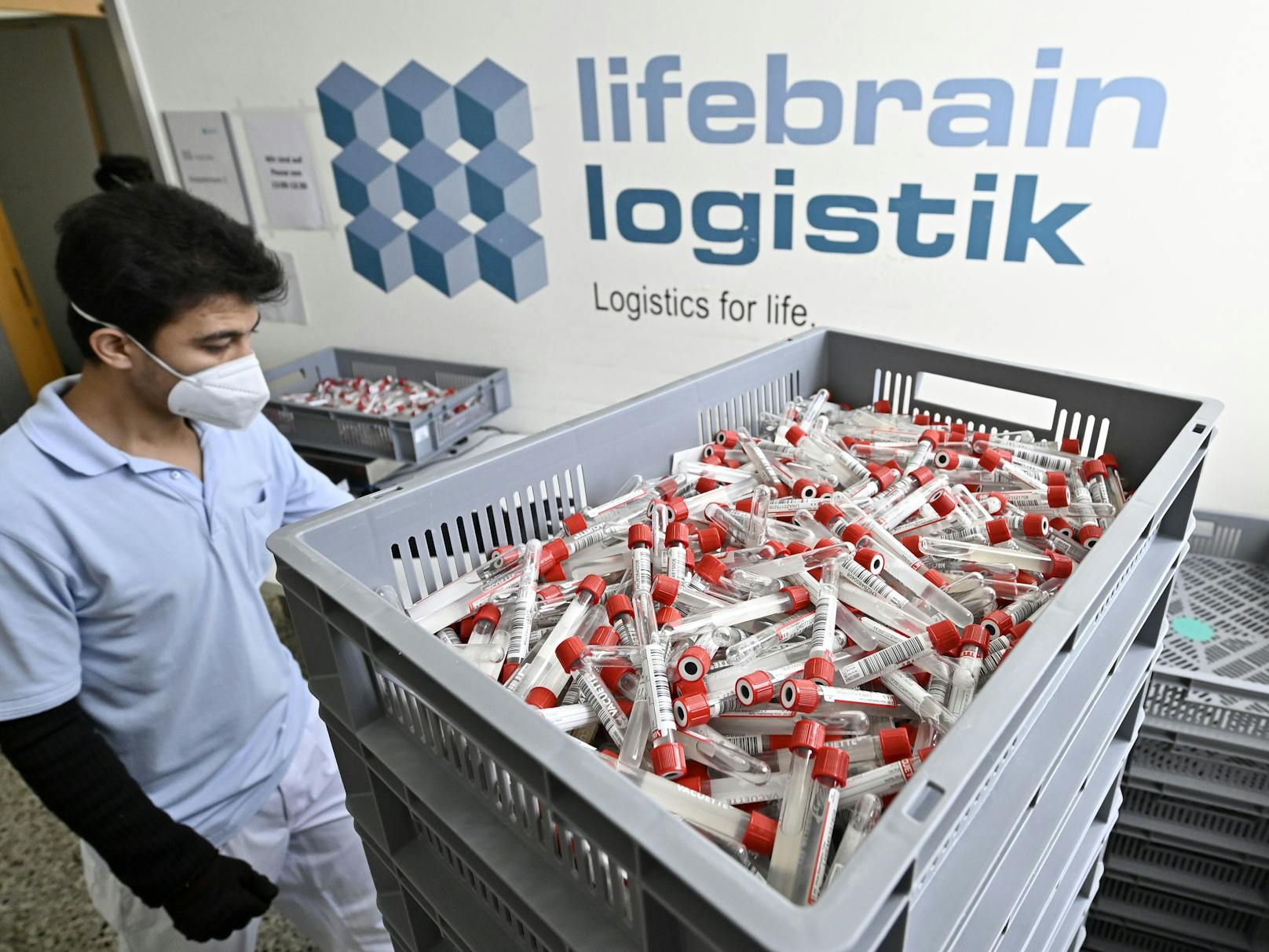 Der Laboranbieter Lifebrain am Standort in der Klinik Wien-Penzing wertet die PCR-Tests des "Alles gurgelt"-Programms aus. 