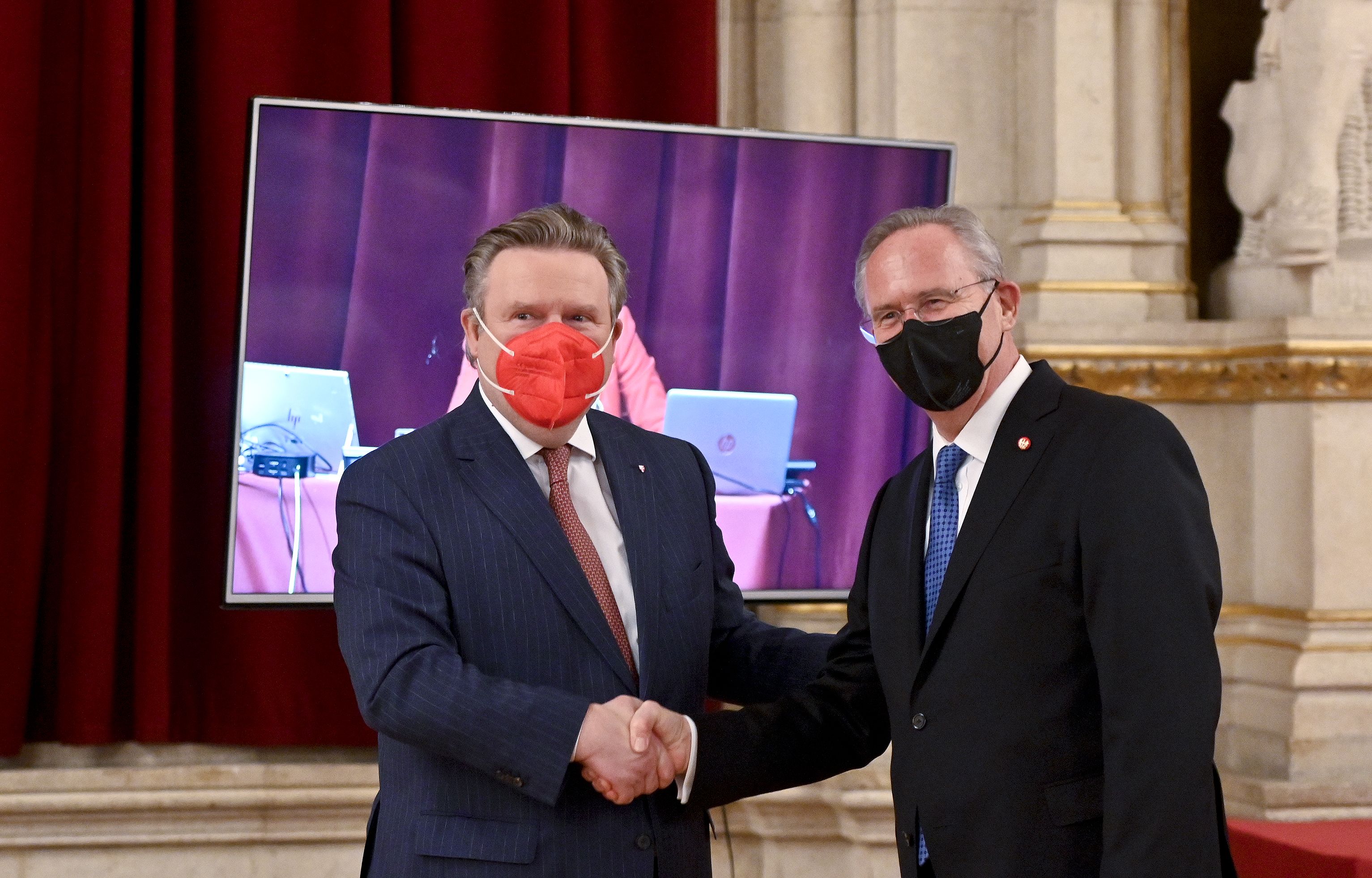 Michael Ludwig (SPÖ) und Karl Mahrer (ÖVP) im Dezember 2021. Nicht immer geht es zwischen ihnen freundlich zu.