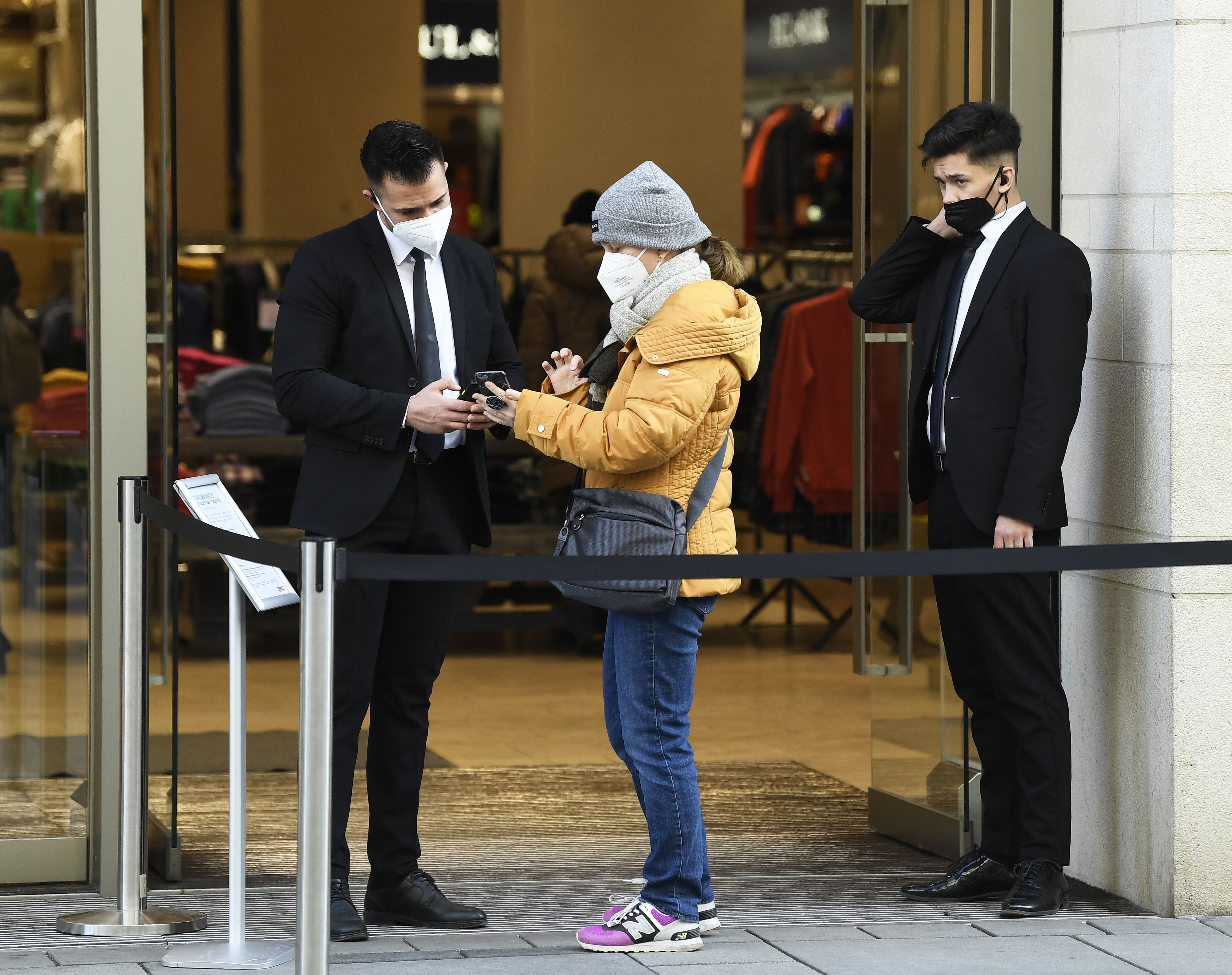 2G-Kontrollen im Handel sind bereits Geschichte, bald soll auch die Maskenpflicht folgen.