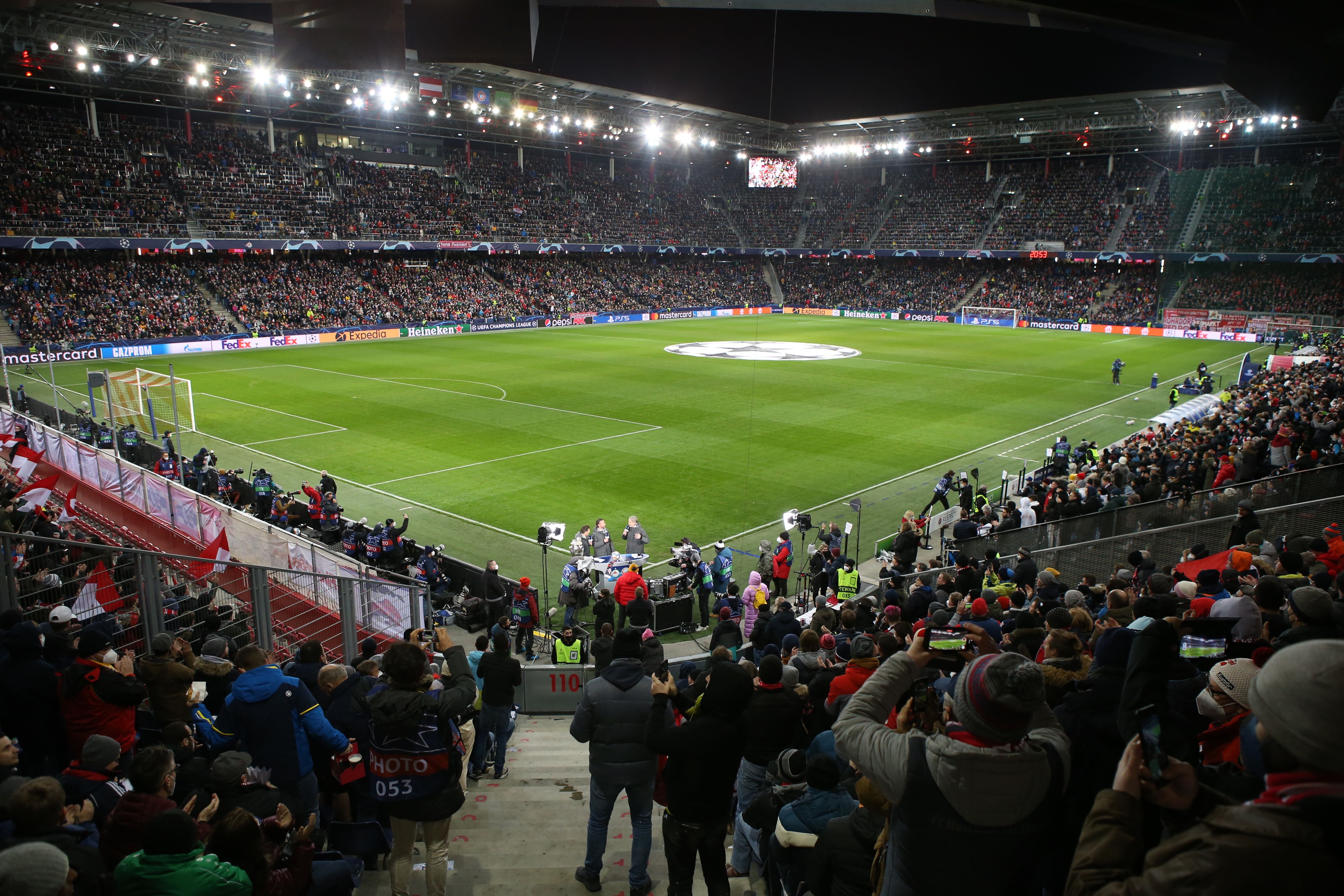 Das "Bullen-Stadion" war gegen die Bayern ausverkauft.