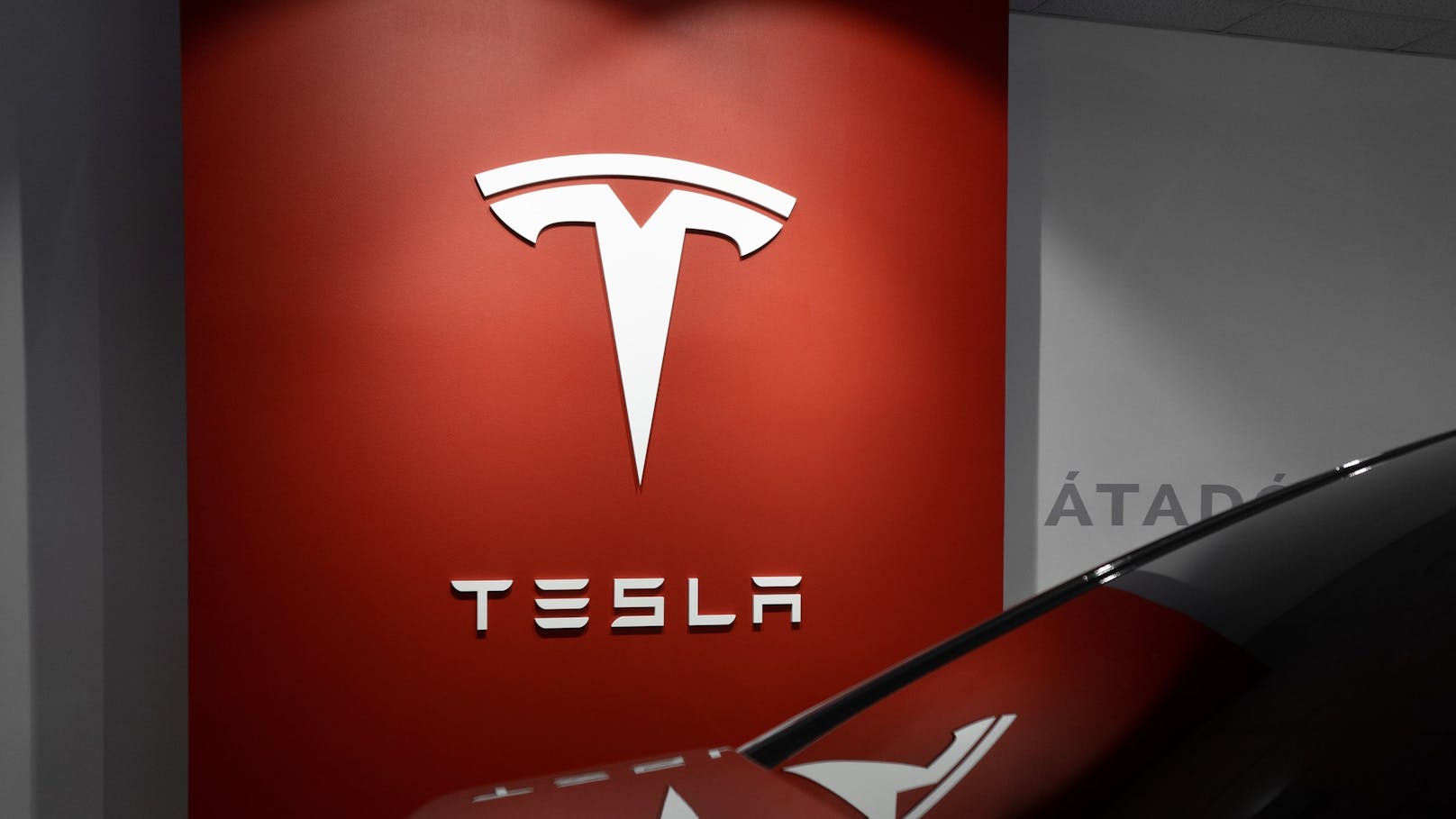 Tesla-Chef Elon Musk hat Aktien des Elektroautobauers im Wert von mehreren Milliarden Dollar gespendet.