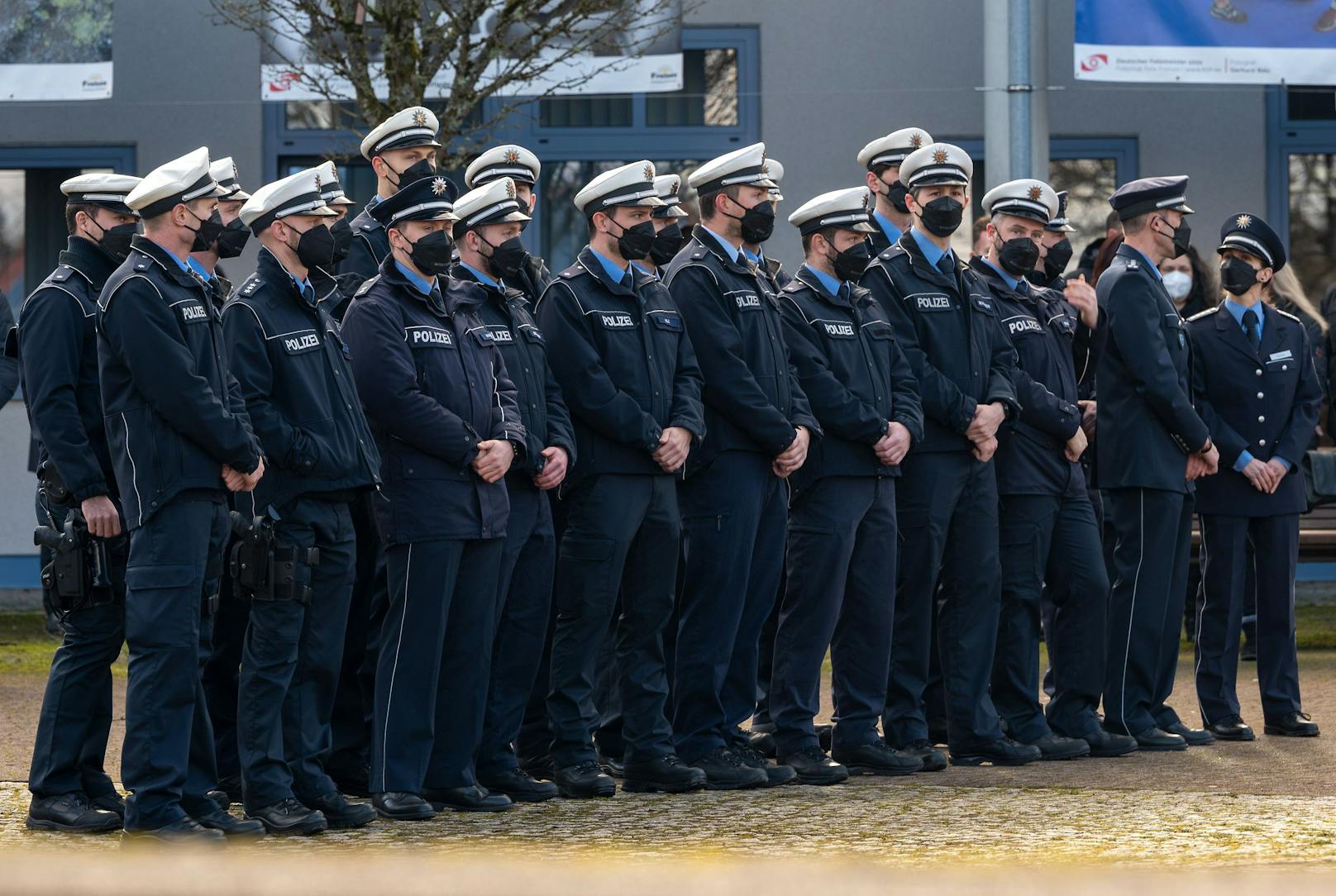 Zahlreiche Polizisten nahmen Abschied von ihrem Kollegen. Am Dienstag wurde Oberkommissar Alexander K. in seinem Heimatort Freisen beerdigt.