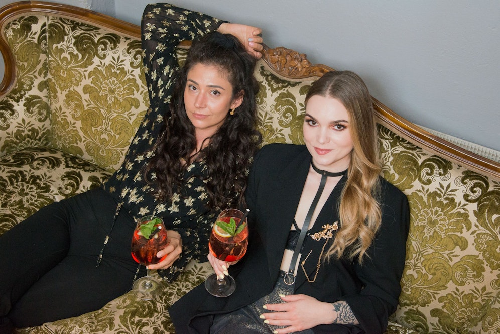 Sinah Edhofer (li.) und Leonie-Rachel Soye machen Österreichs erfolgreichsten Sex-Podcast.&nbsp;