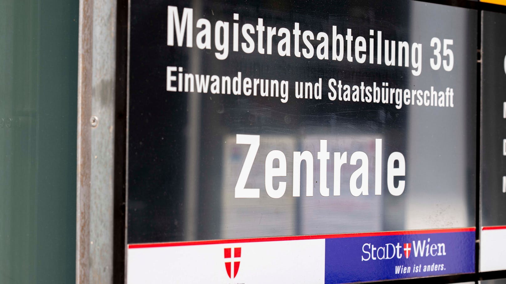 Bei einer Sondersitzung im Wiener Rathaus wurde heftig über die Vergabe von Staatsbürgerschaften diskutiert.