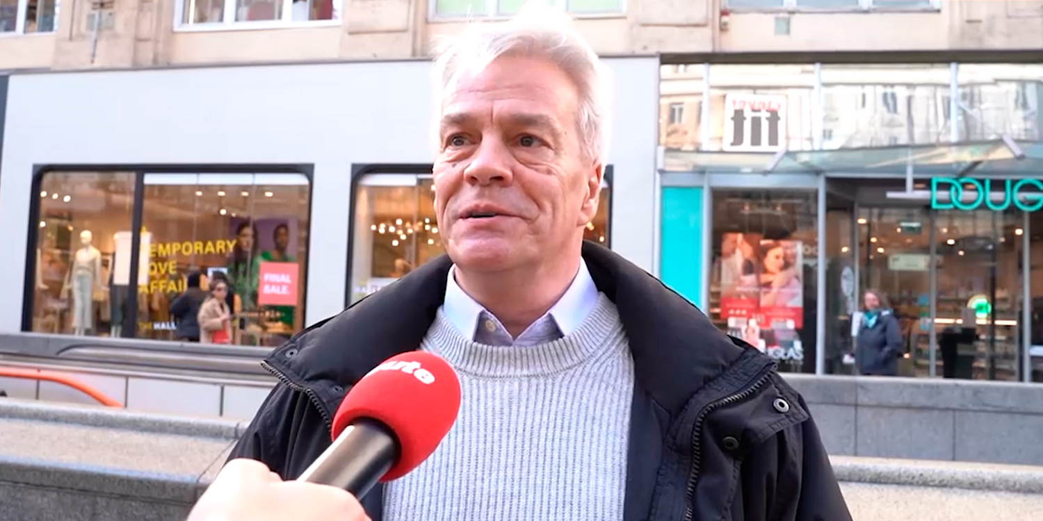 Johannes (58) sieht die FFP2-Maskenspflicht kritisch.