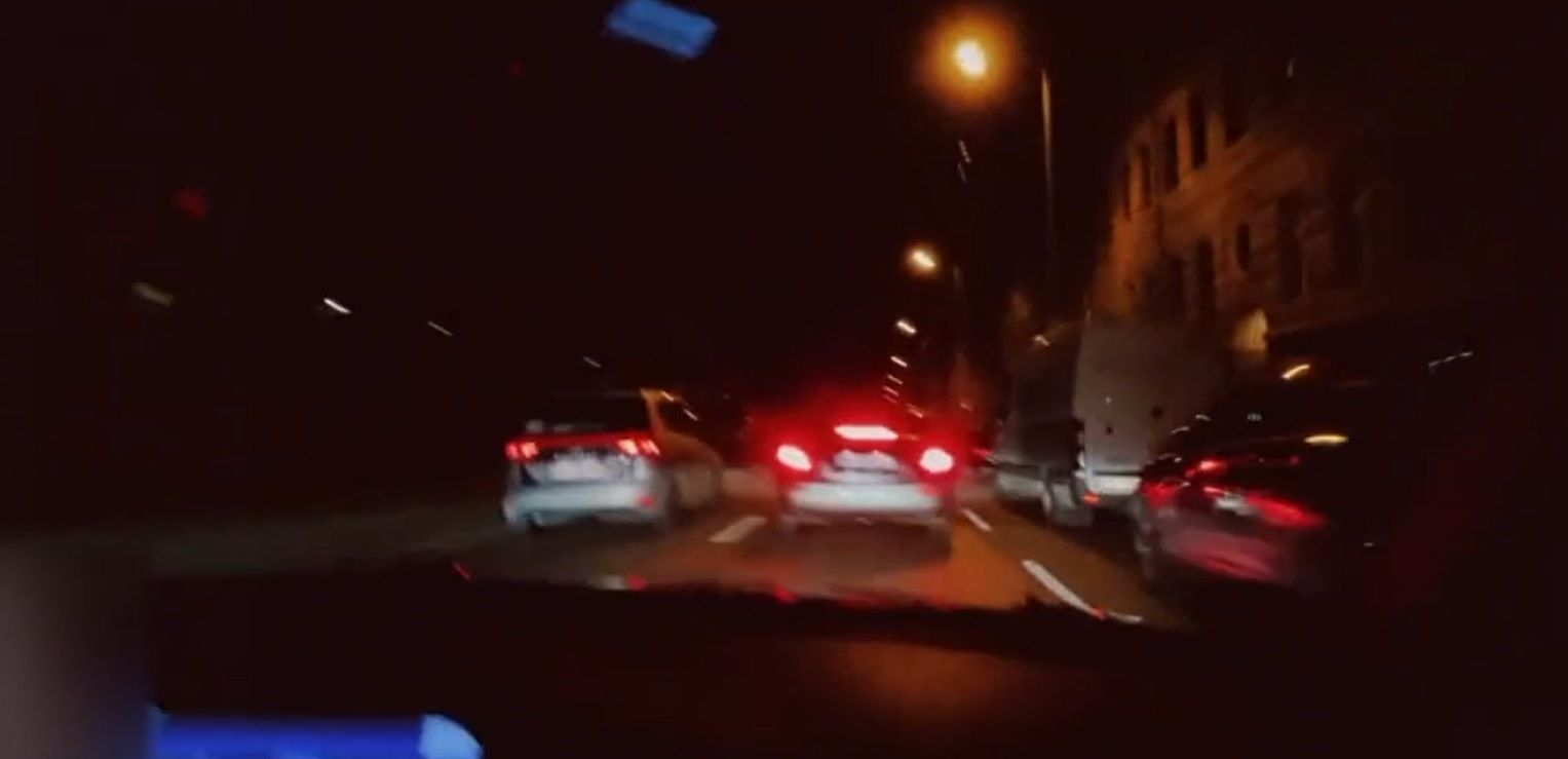 Die beiden Fahrzeuge waren mit 120 km/h unterwegs.