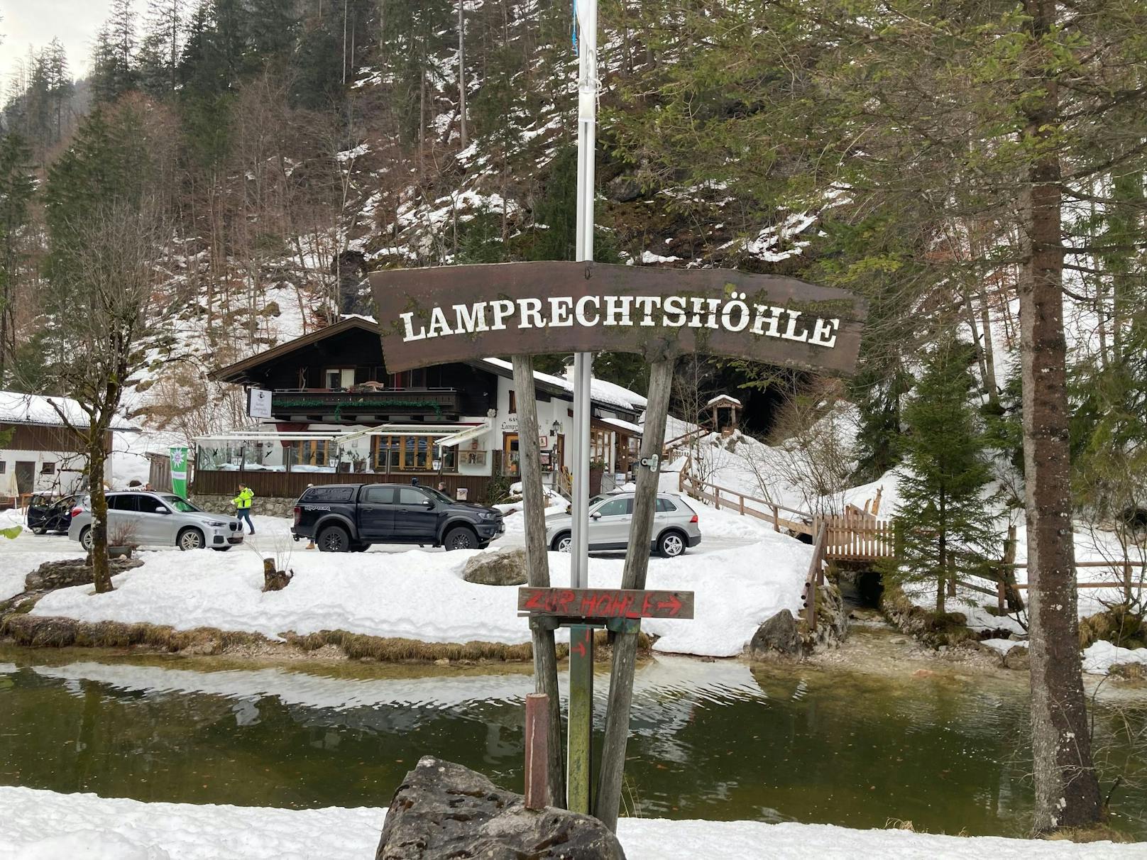 In der Lamprechtshöhle bei Weißbach bei Lofer (Pinzgau) sitzen seit Donnerstagabend, 17. Februar 2022, drei Höhlenforscher aus Polen fest.