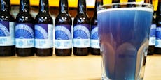 Cool blue: Französische Brauerei macht blaues Bier