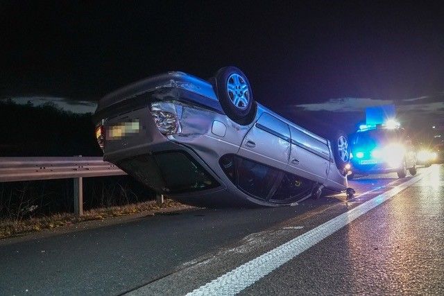 Pkw überschlug sich nach Frontalcrash auf der A1 bei Ybbs.