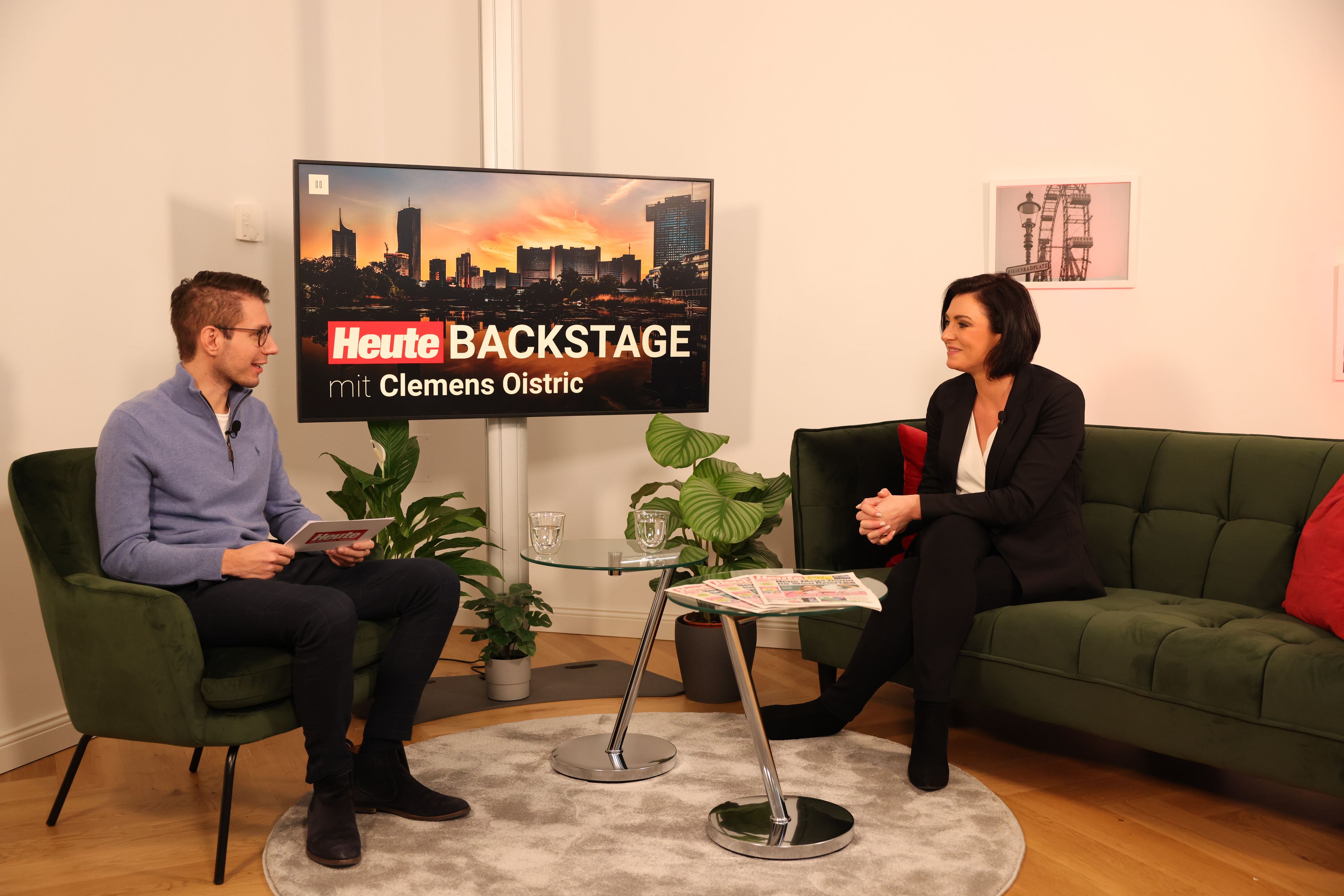 Elisabeth Köstinger (ÖVP) im Talk mit <em>Heute.at</em>-Chefredakteur Clemens Oistric