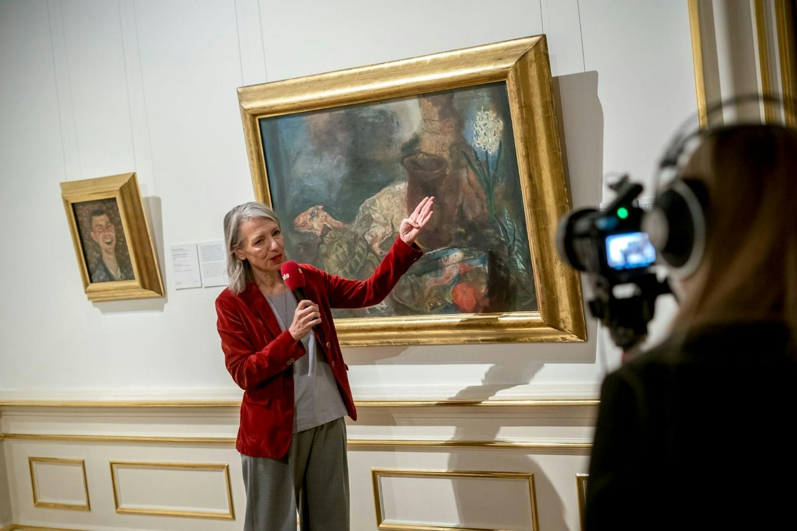 Direktorin Stella Rollig zeigt die bedeutendsten Gemälde des Oberen Belvedere in Wien. Hier zu sehen: Oskar Kokoschka und seinem "Stillleben mit Hammel und Hyazinthe".
