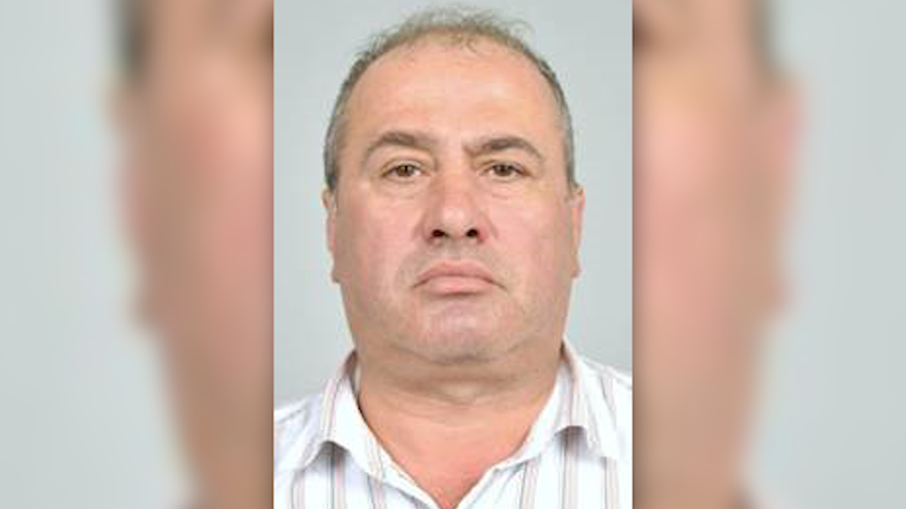 Dieser 52-jährige Mann beschäftigt die Polizei bereits seit 2019. Die Ermittler bitten jetzt um Hilfe.