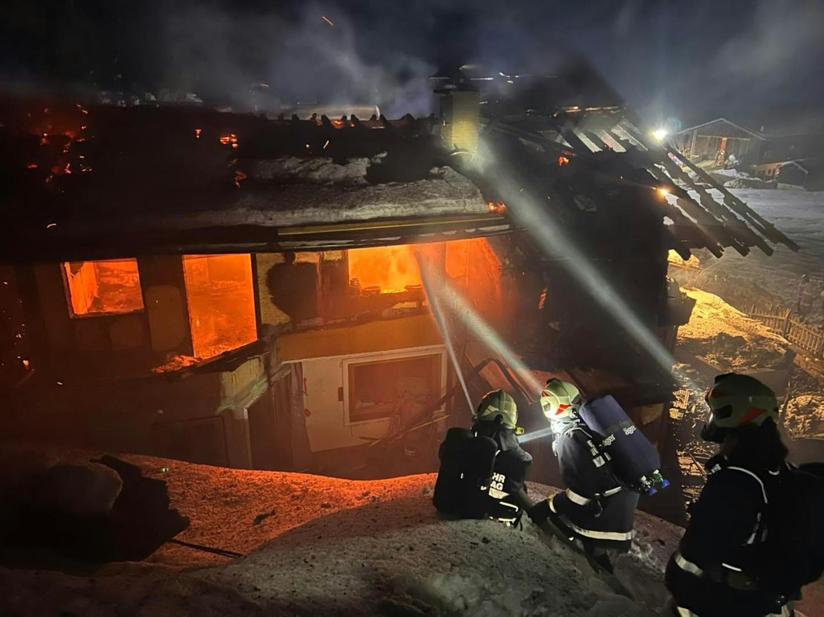 Die Feuerwehren Hüttschlag und St. Johann eilten ihren Kollegen zur Hilfe.