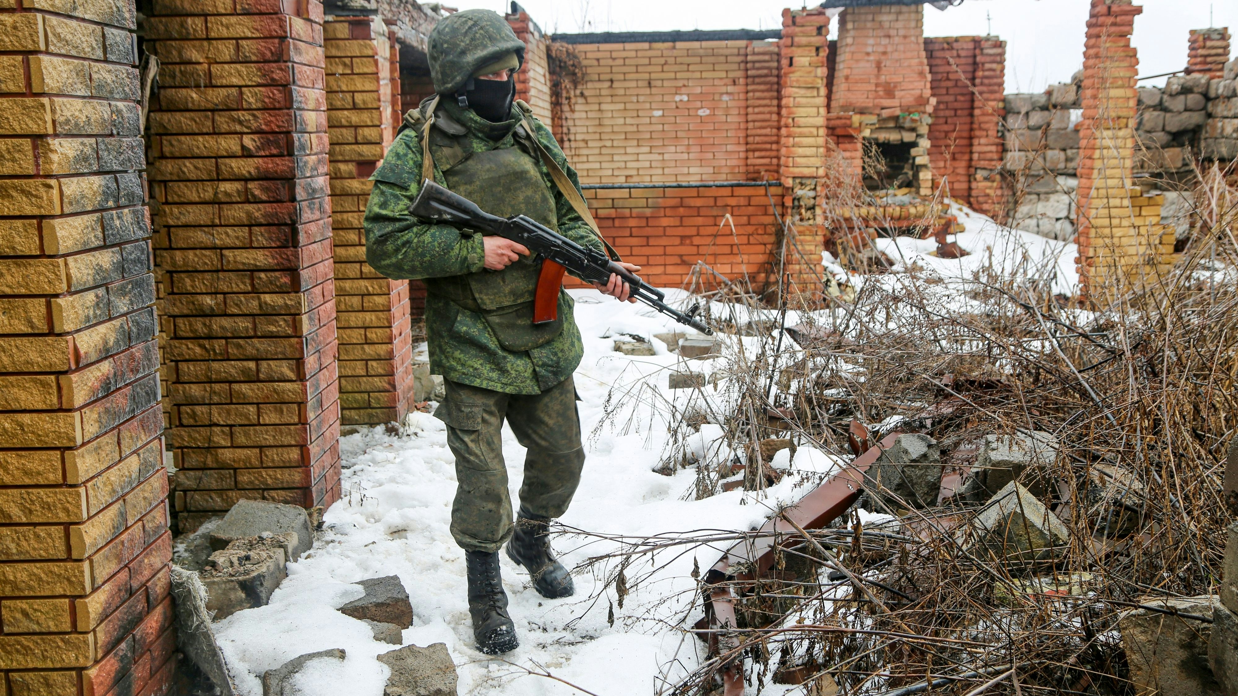 In der Region Luhansk seien 648 Verstöße gegen die Waffenruhe festgestellt worden, darunter 519 Explosionen