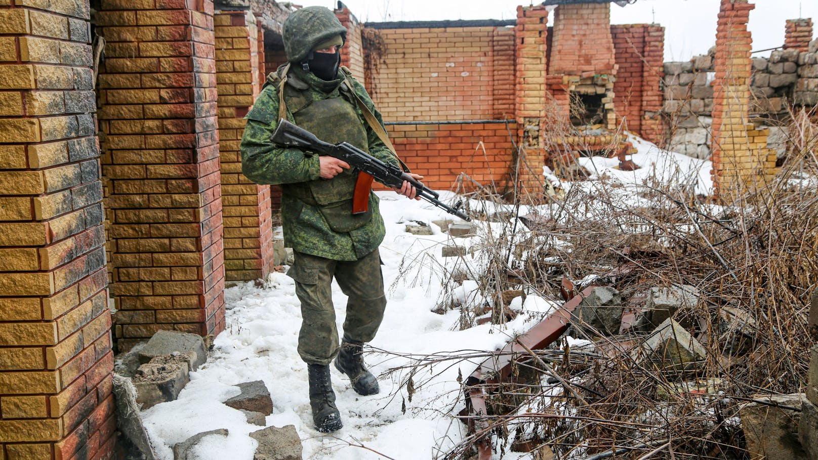 In der Region Luhansk seien 648 Verstöße gegen die Waffenruhe festgestellt worden, darunter 519 Explosionen