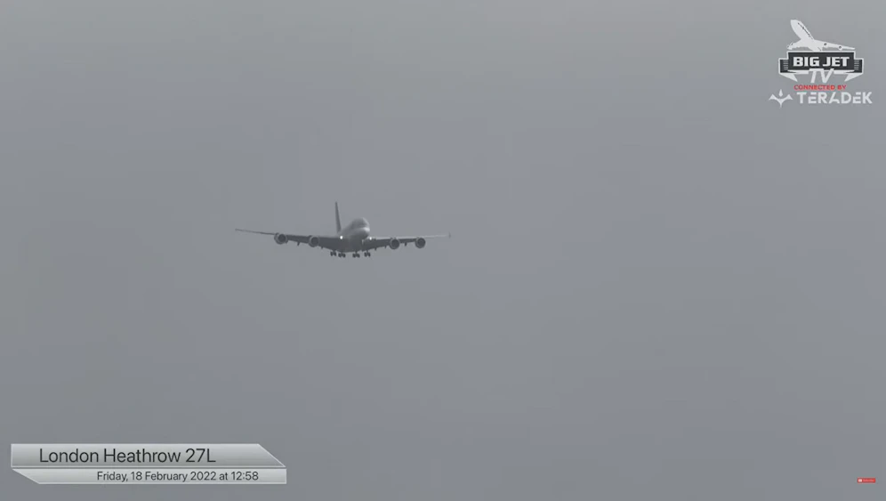 Die Orkanböen machten den Piloten am Londoner Flughafen Heathrow schwer zu schaffen.