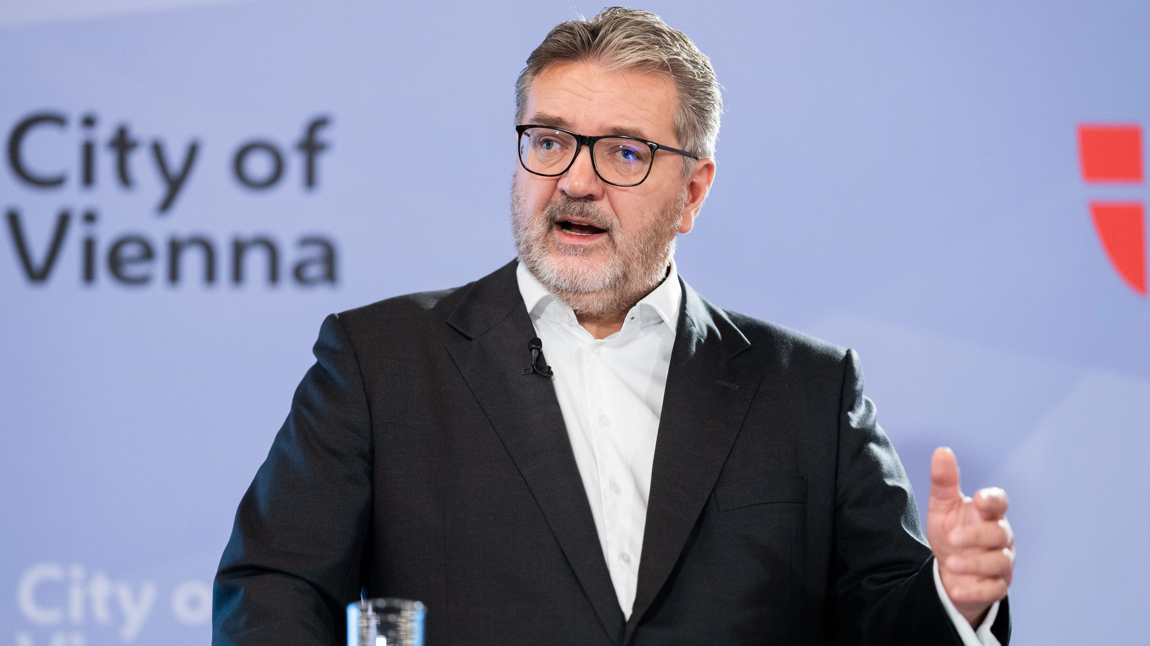 Peter Hacker spricht weiterhin gegen verfrühte Corona-Öffnungen aus. 