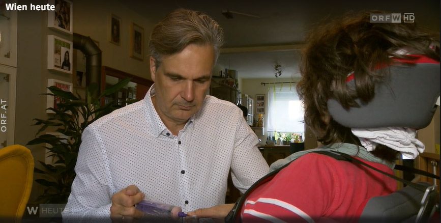 Iris ist seit ihrer Geburt schwer behindert.