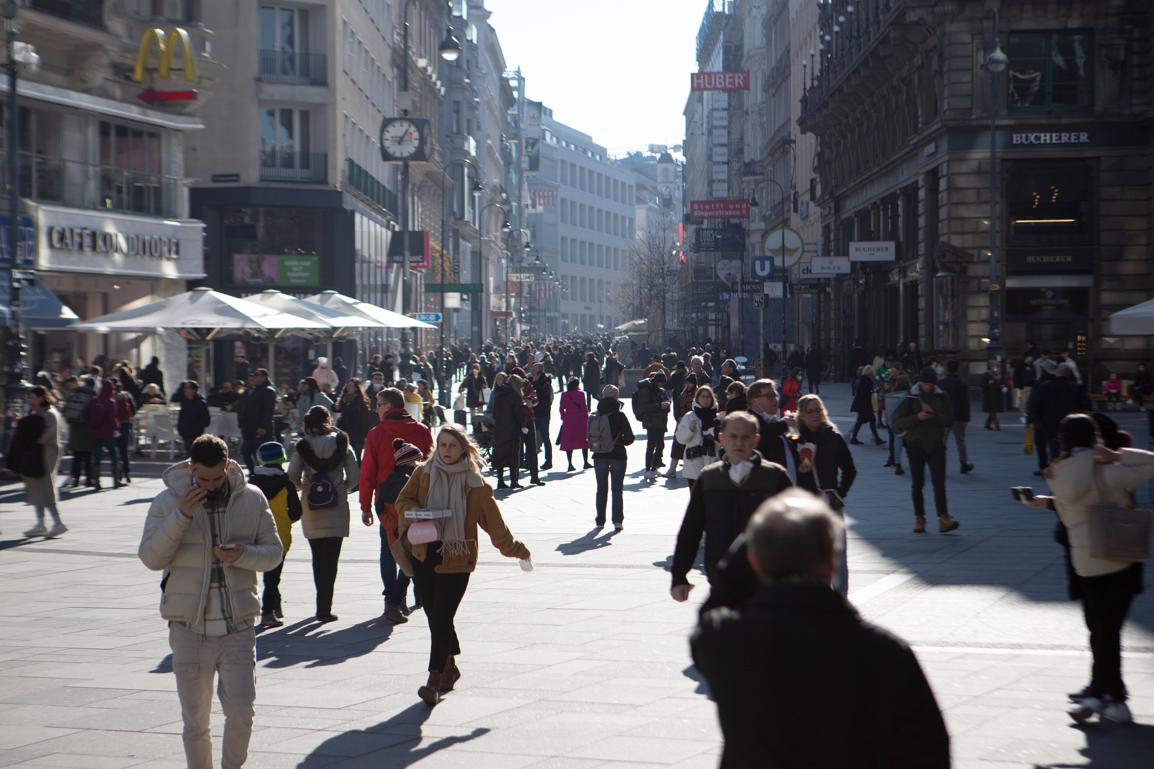 Passanten am Stephansplatz. (Symbolbild)