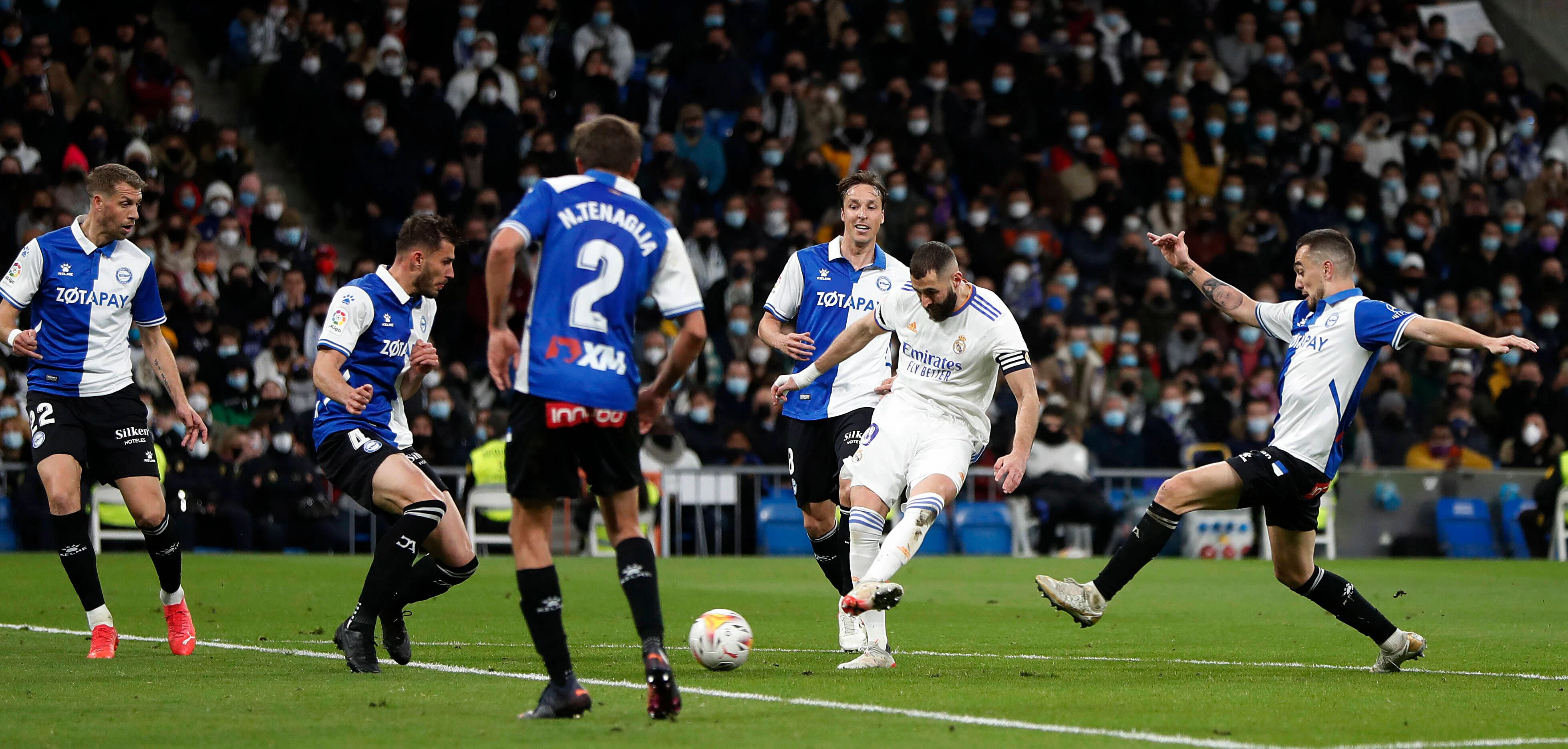 Karim Benzema schießt Real zum Sieg.