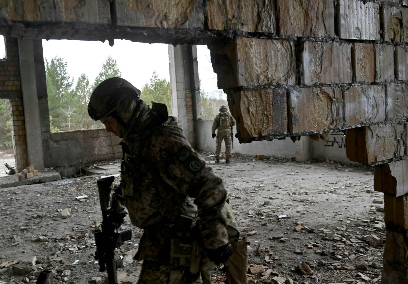 Am Dienstag kam es laut Berichten zu schweren Gefechten in der Ostukraine. Beide Seiten sprechen bereits von Todesopfern.