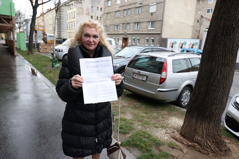 Elisabeth W. (78) aus Wien-Brigittenau wurde beim Taubenfüttern in flagranti ertappt. Nun soll sie 200 Euro Strafen zahlen!