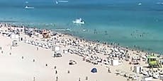 Heli stürzt neben Badenden am Miami Beach ins Meer