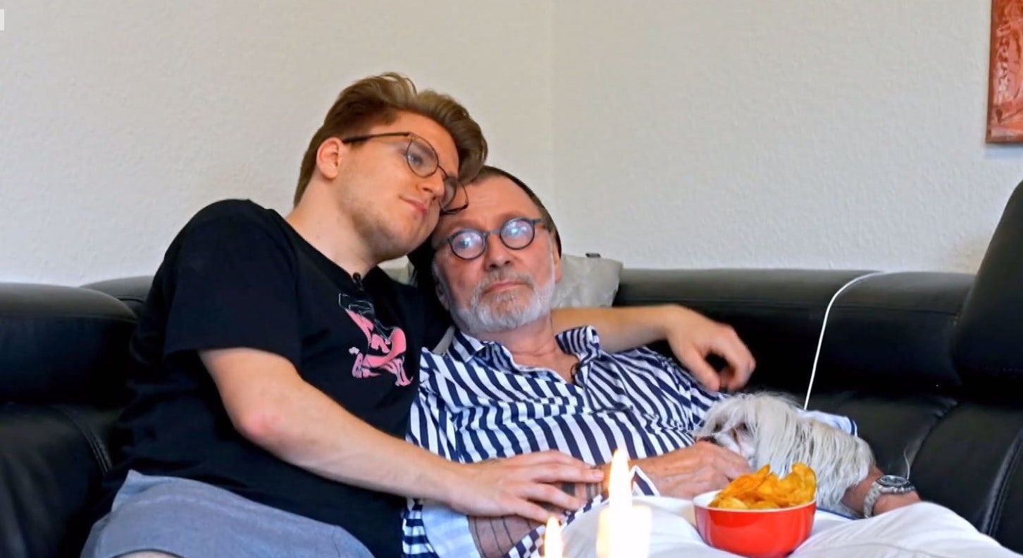 Manuel (23) mit seinem Ehemann 