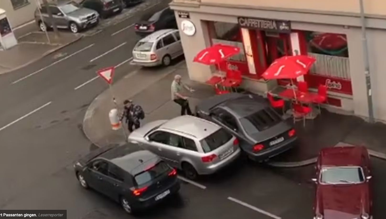 Der BMW-Lenker fuhr einen 56-jährigen Wiener nieder und raste davon. Das Opfer erlitt Prellungen.