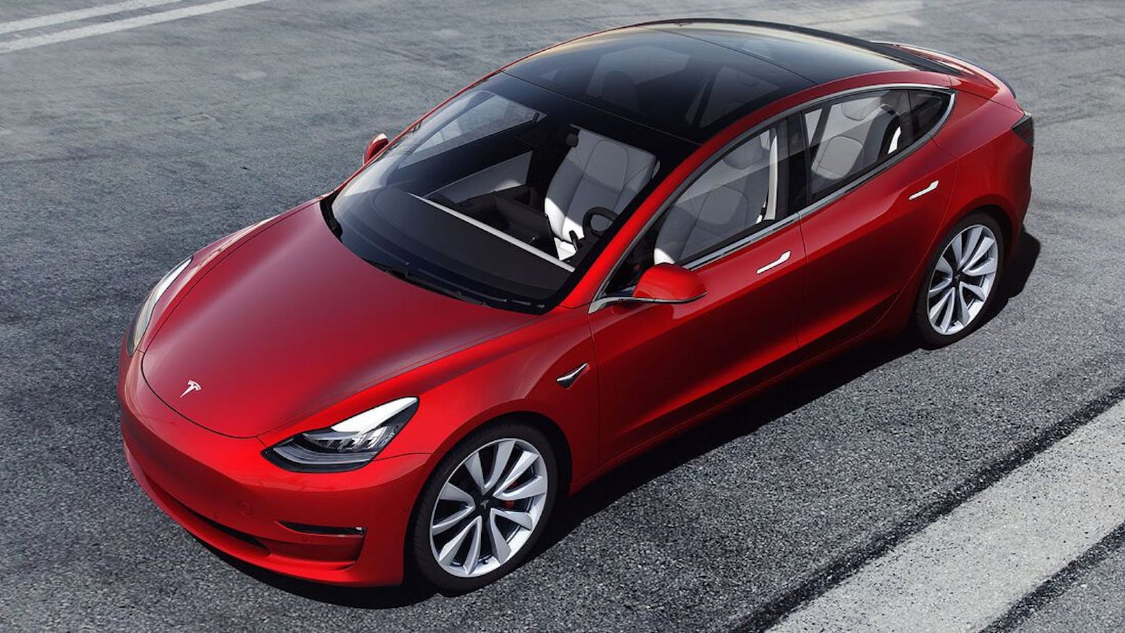 Kunden in ganz Europa bekamen ihre Tesla Modelle unvollständig geliefert.