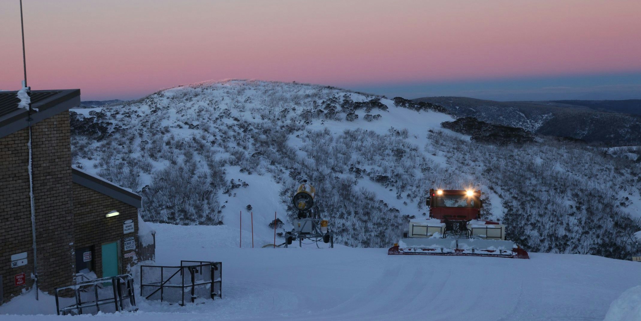 Womöglich wollten sie mit der Pistenraupe ins Tal fahren.