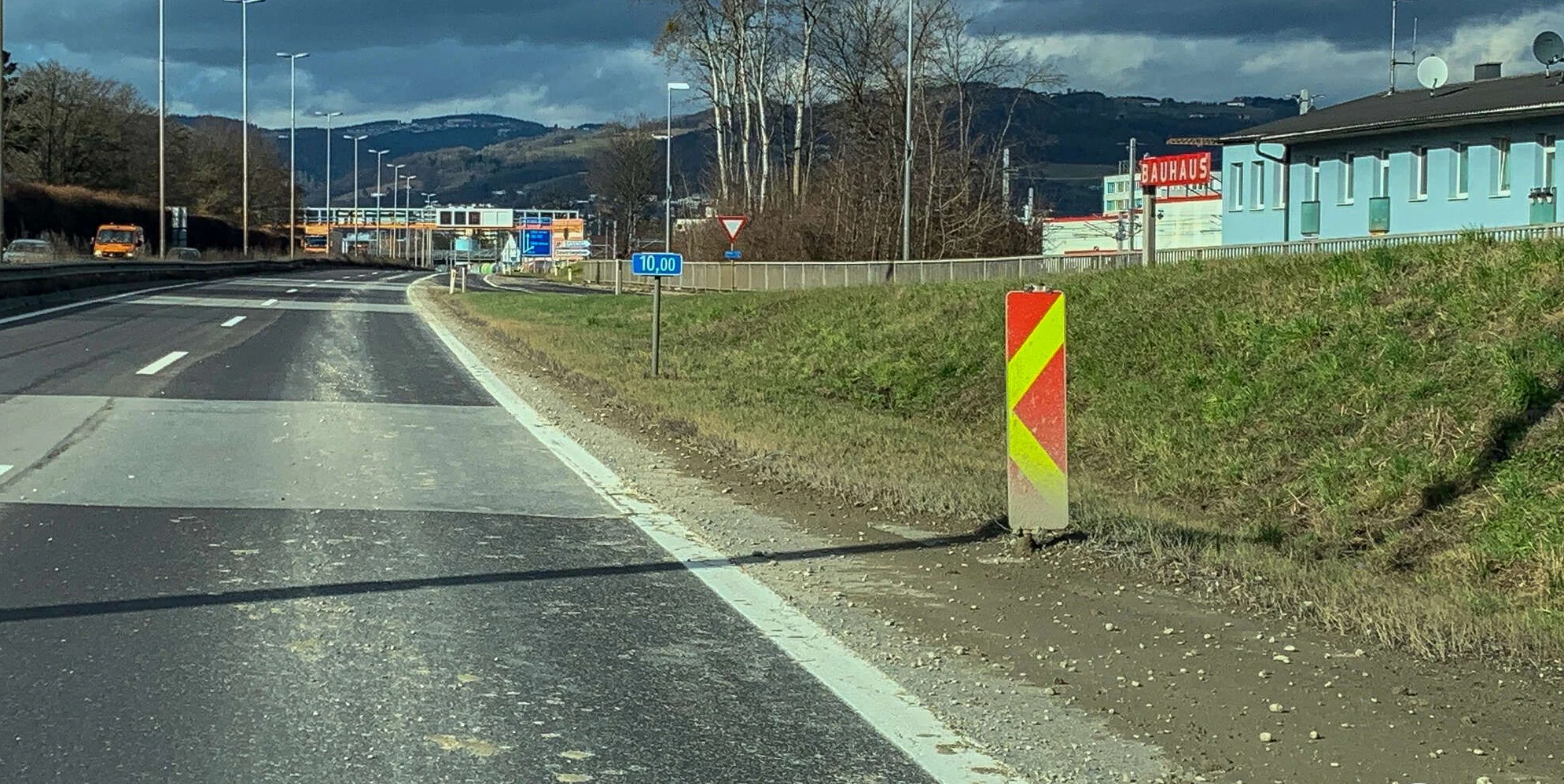 Ein Betonmischer verlor seine Ladung
