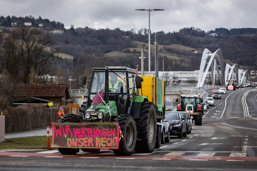 Der Auto-Korso der Corona-Demonstranten legte Linz lahm.