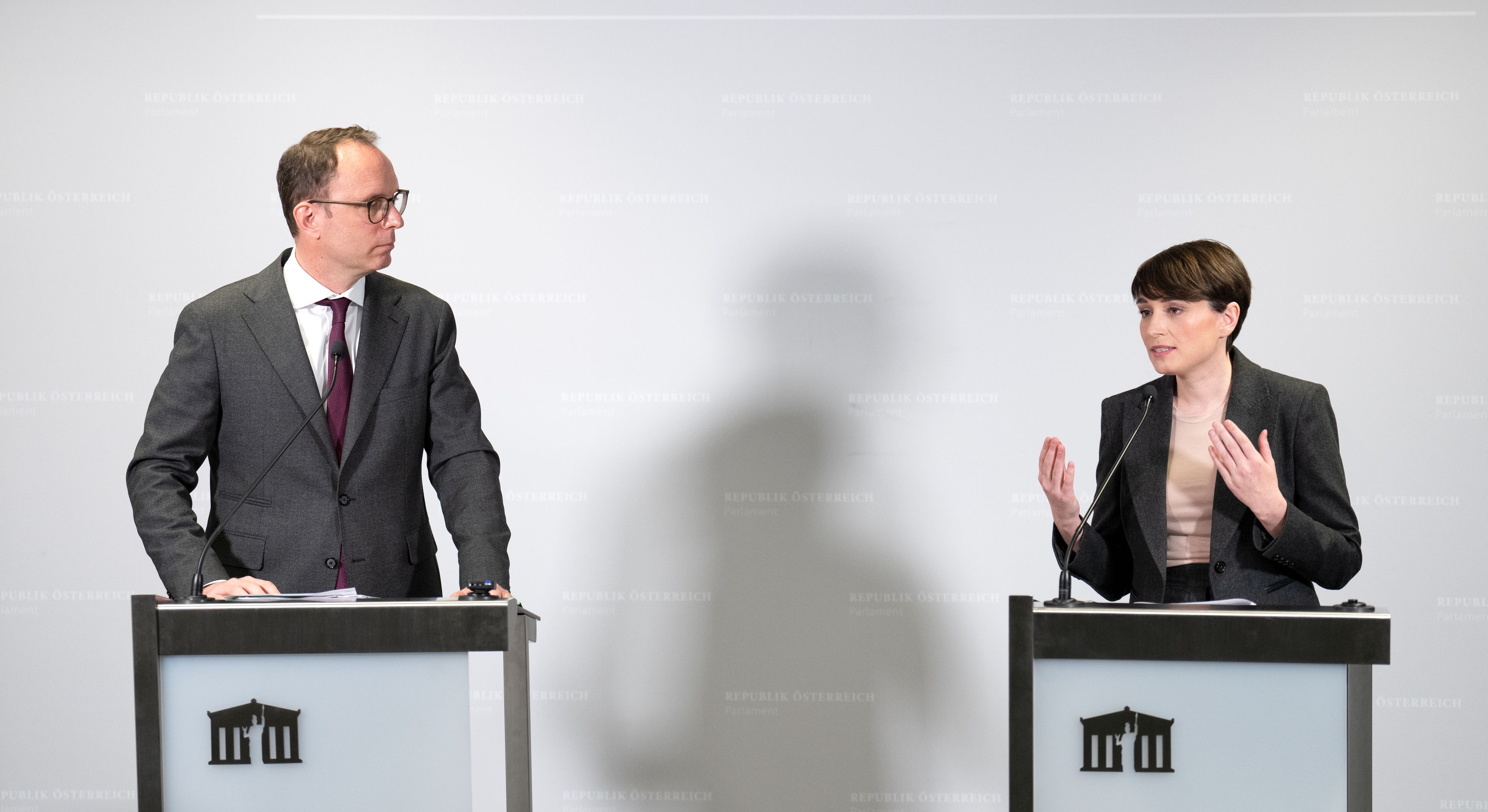 Der ÖVP-Abgeordnete Andreas Ottenschläger und Grünen-Klubobfrau Sigrid Maurer präsentierten die neuen Pläne.
