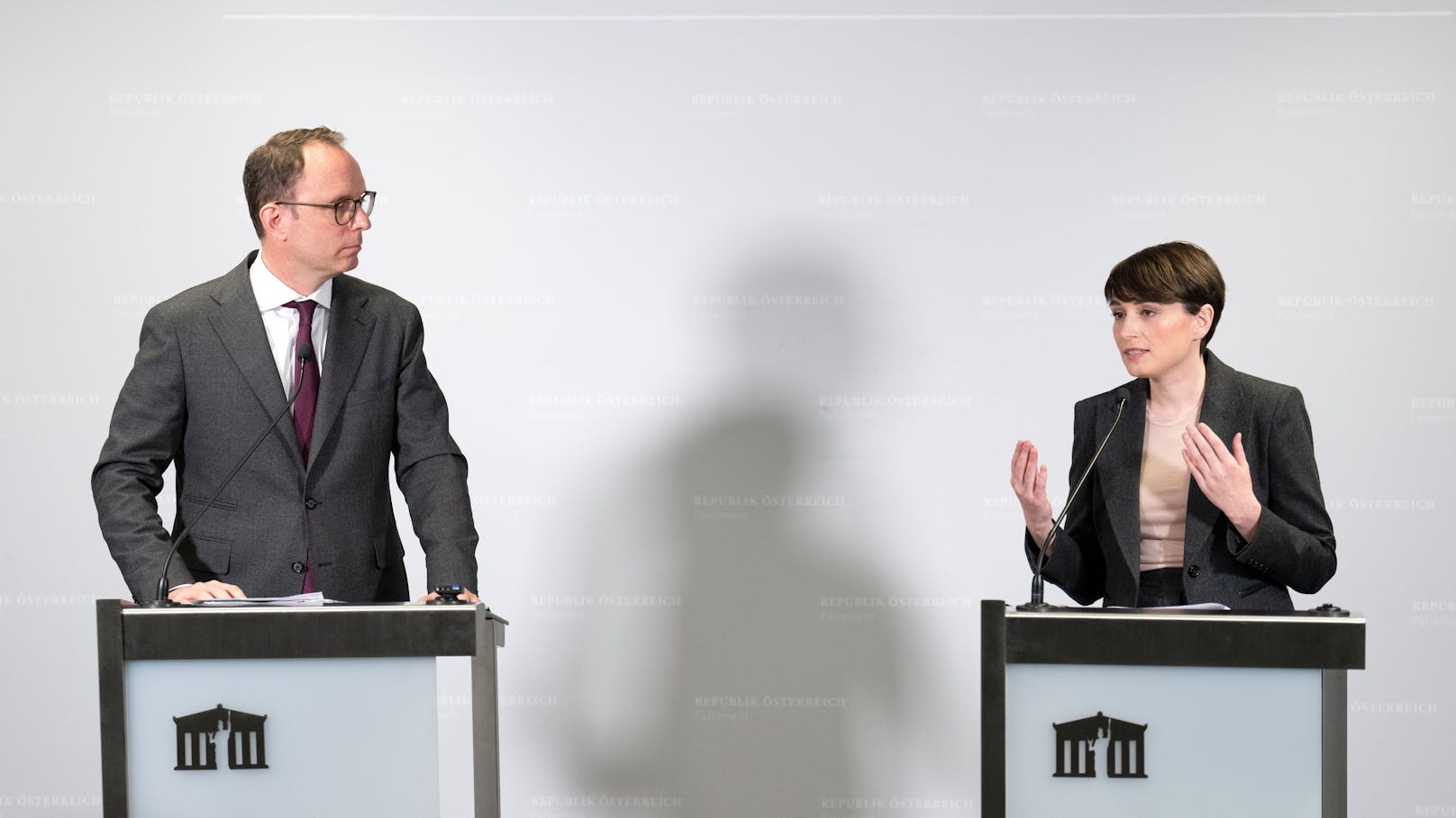 Der ÖVP-Abgeordnete Andreas Ottenschläger und Grünen-Klubobfrau Sigrid Maurer präsentierten die neuen Pläne.