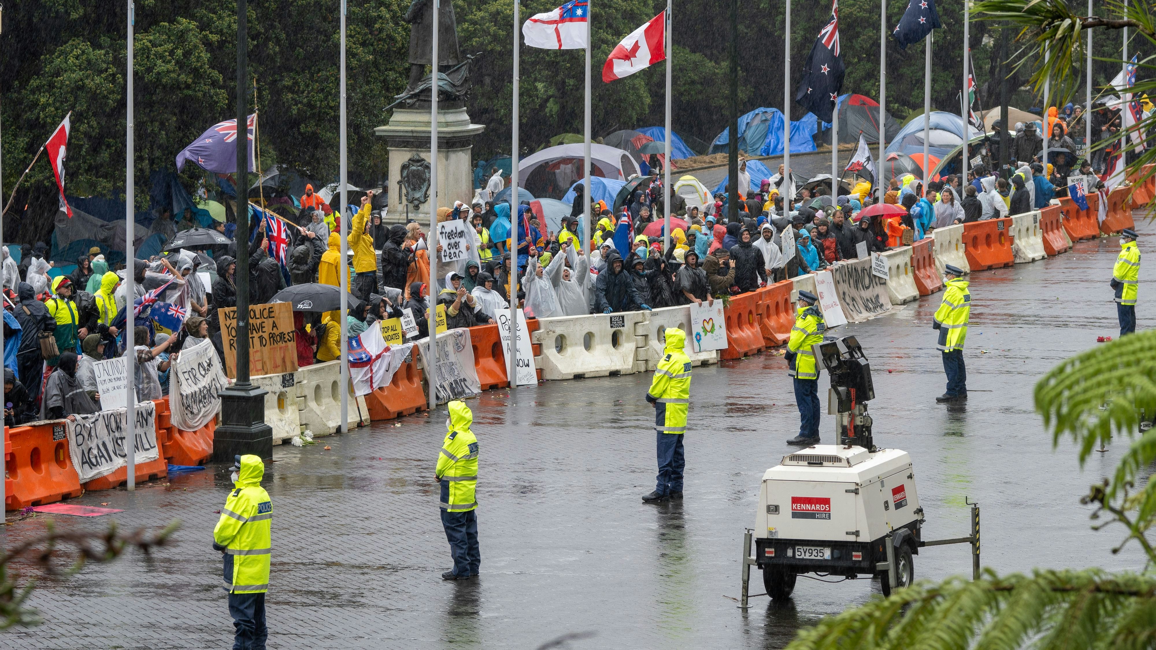 Seit fast zwei Wochen protestieren Impfgegnerinnen und Impfgegner in Neuseeland.