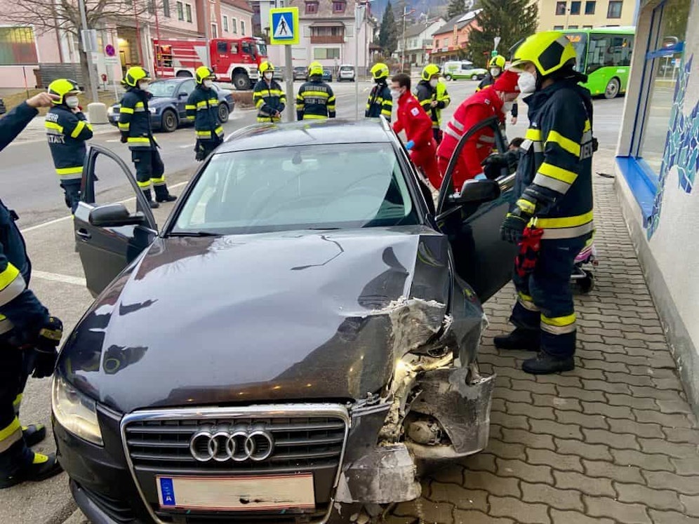 Der 25-jährige Lenker dürfte nur leicht verletzt worden sein. 