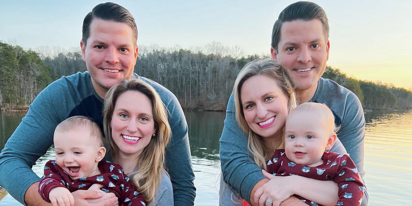 Nein, Sie sehen nicht doppelt: Zwillinge heirateten Zwillinge.