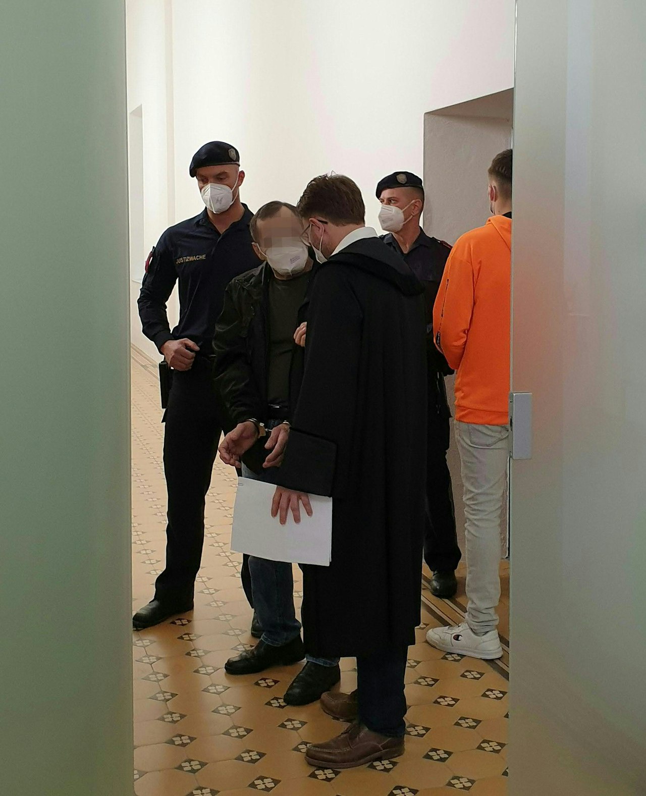 Heute.at - 66-Jähriger soll Mann 60 Meter mitgeschleift haben