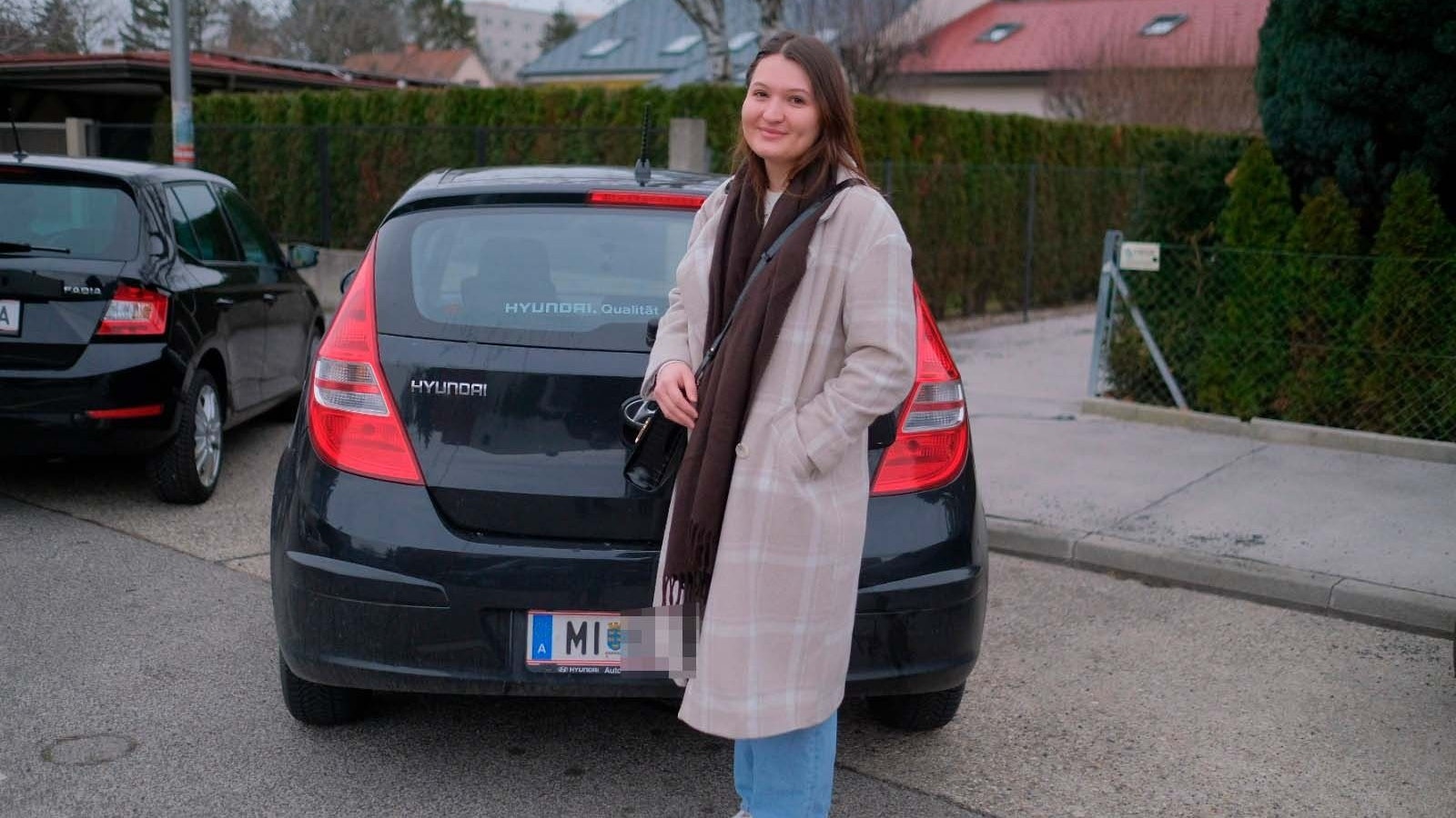 Für Nina (22) ist das flächendeckende Parkpickerl eine "Katastrophe".
