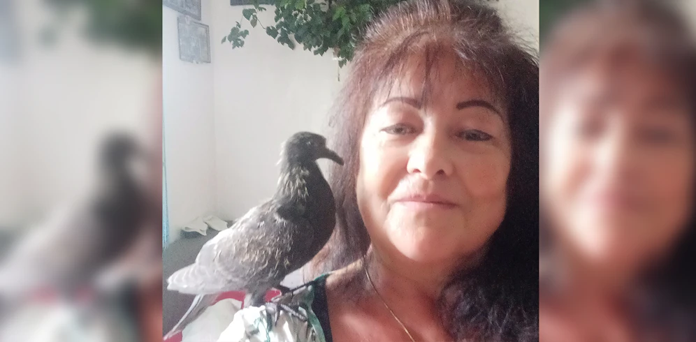 Margarete (rechts) mit Tauben-Männchen Lucy.