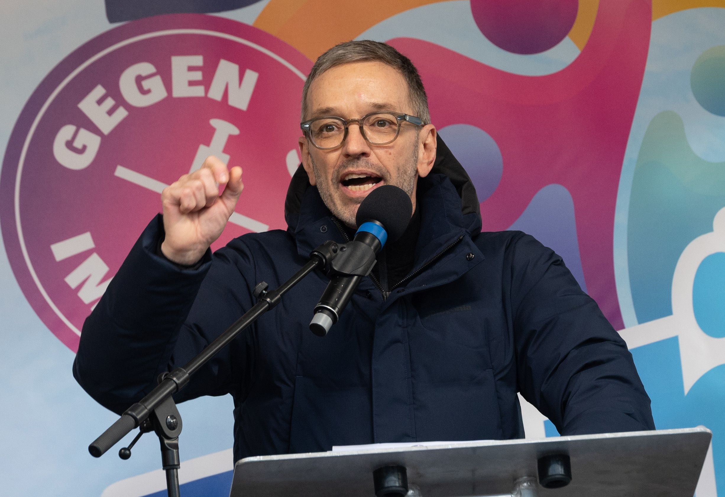 Kickl als Redner bei einer Demo am 9. Jänner.