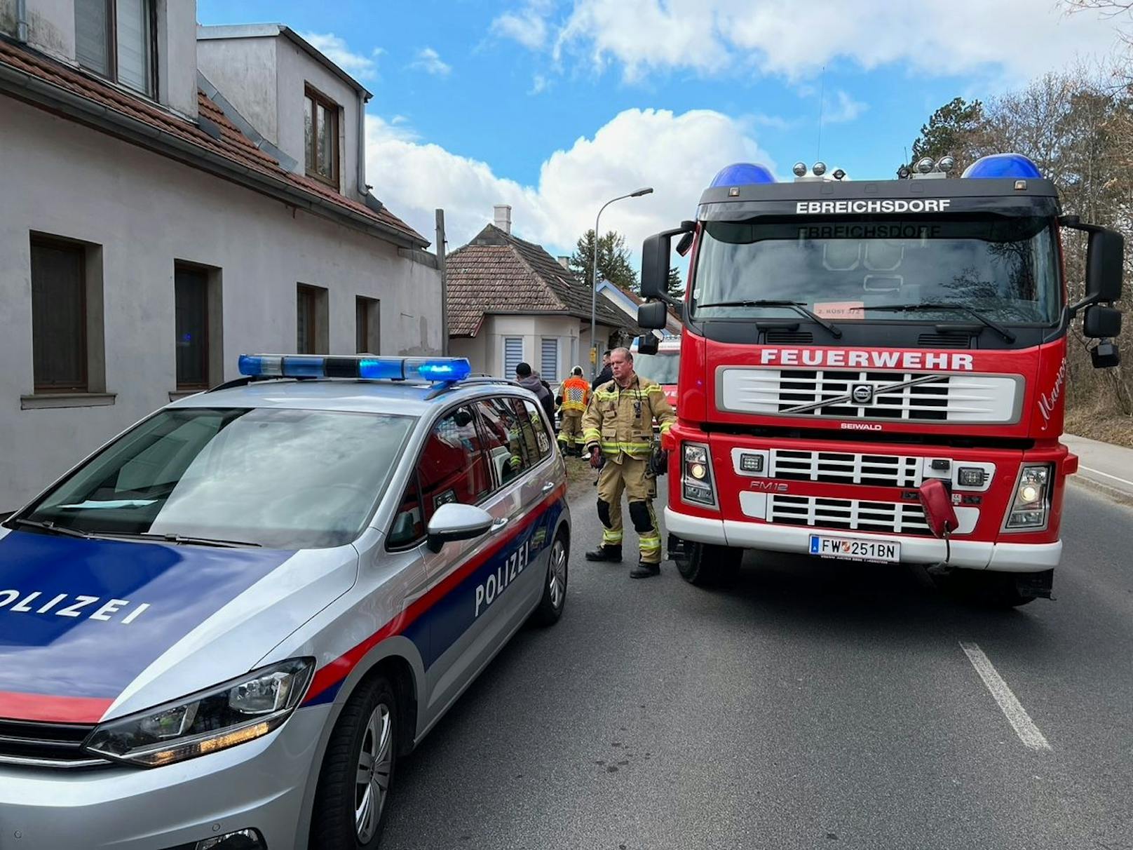 Feuerwehr befreite Kleinkind aus Pkw